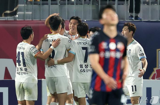 [사진] 선제골 넣은 김신진