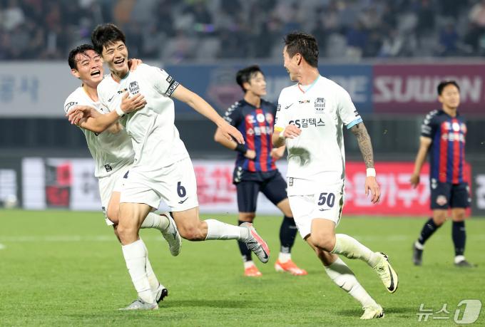 [사진] 기뻐하는 FC서울