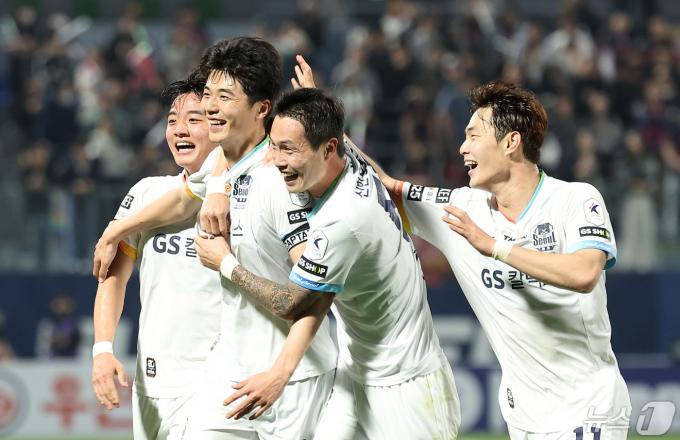 [사진] 기뻐하는 FC서울