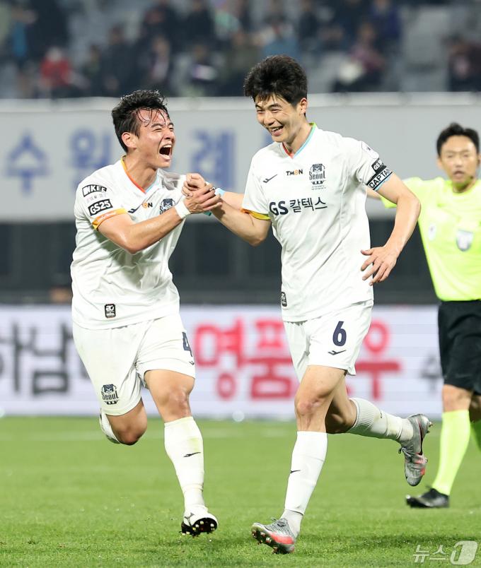 [사진] 추가골 터뜨린 기성용
