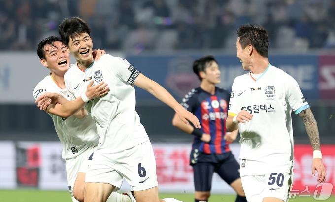 [사진] 기뻐하는 FC서울