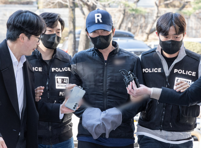 마약 투약 혐의로 체포된 전직 프로야구 선수 오재원 씨가 지난 3월 21일 오후 서울 서초구 서울중앙지방법원에서 열린 구속 전 피의자 심문(영장실질심사)에 출석하고 있다. / 사진=뉴스1 이재명 기자