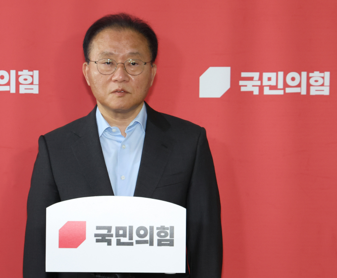 윤재옥 국민의힘 원내대표 겸 당대표 권한대행이 1일 서울 여의도 국회에서 브리핑을 하고 있다. / 사진=뉴스1 송원영 기자 