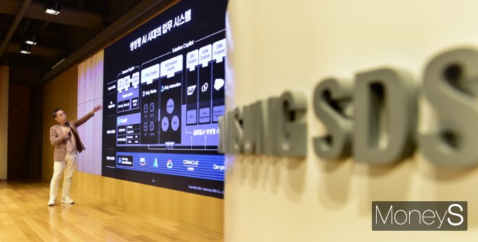 ▲  Gen AI 전략/사업방향 소개하는 황성우 대표이사(사장)