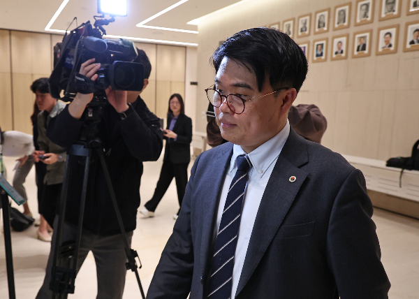  임현택 대한의사협회 회장이 취임식에서 정부의 의료개혁에 대한 강경한 입장을 재확인했다. 임 회장이 지난 2일 오전 서울 용산구 대한의사협회에서 열린 '대한의사협회 제42대 임현택 회장 취임식'에 참석하고 있다. /사진=뉴시스
