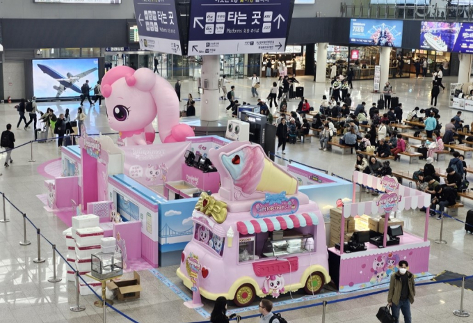 부산역에 설치된 '캐치 티니핑' 캐릭터/사진=코레일유통