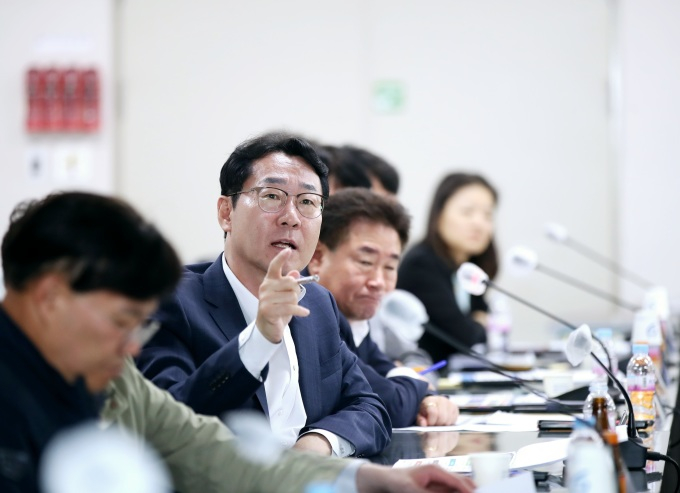 정명근 화성시장이 2일 열린 '병점역 복합환승센터 타당성평가·개발계획' 용역 최종보고회에서 발언을 하고 있다. / 사진제공=화성시