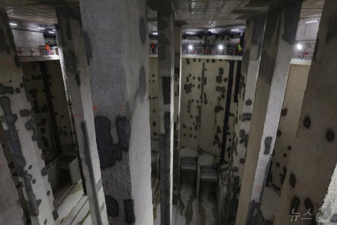 [사진] 佛, 센강 수질 개선 위한 오·폐수 저장 물탱크 공개… ‘수영 경기장 20개’ 규모