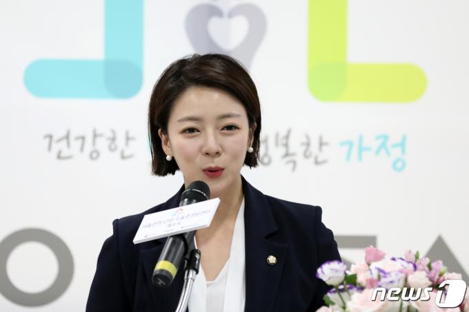 배현진 국민의힘 의원이 31일 오후 서울 송파구 가든파이브에서 열린 '서울권역 난임·우울증 상담센터' 개소식에서 인사말하고 있다. '2023.7.31/뉴스1 ⓒ News1 이승배 기자
