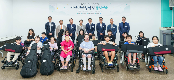 지난해 상상인 본사에서 휠체어 사용 아동들과 함께 ‘2023 아카데미상상인’ 오리엔테이션이 진행됐다./사진=상상인