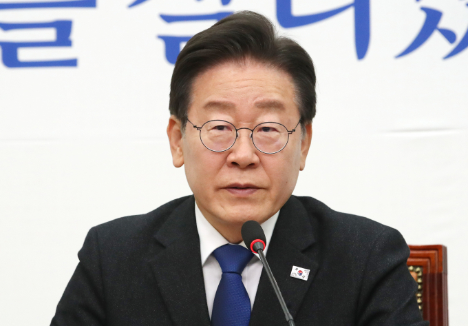 이재명 더불어민주당 대표가 대통령실이 채 상병 특검법 재의요구안(거부권)을 시사에 대해 "윤석열 대통령이 거부권 행사를 하지 않을 것으로 믿는다"고 말했다. 사진은 이 대표가 3일 오전 서울 여의도 국회에서 열린 최고위원회의에서 발언하는 모습. /사진=뉴스1