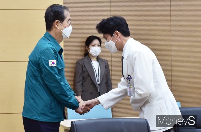 [머니S포토] 한덕수 총리, 의사 집단행동 대비 '국립암센터' 현장점검