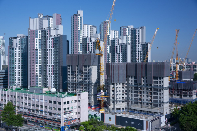 고금리 장기화에 따른 금융비용 폭등과 공사비·인건비 증가로 국내 시공능력 상위 건설업체들도 정비사업 수주에 몸을 사리고 있다. 올 1분기 대형 건설업체 10곳 중 7곳은 단 한 건의 정비사업도 수주하지 않았다. /사진=이미지투데이