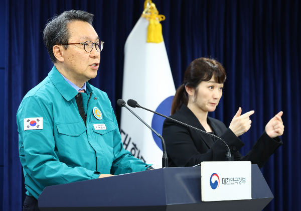 정부가 전공의들에 비해 전임의들은 복귀 움직임을 보이고 있다고 파악했다. 박민수 보건복지부 제2차관이 지난 3일 서울 종로구 정부서울청사에서 의사 집단행동 중앙재난안전대책본부 회의 주요 결과를 발표하고 있다. /사진=뉴시스