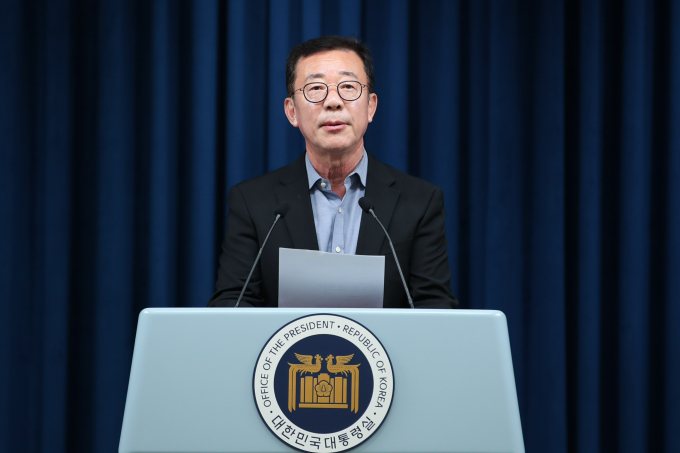 윤석열 대통령의 취임 2주년 기자회견이 오는 9일 진행될 예정이다. 사진은 홍철호 대통령실 정무수석이 지난달 26일 서울 용산 대통령실에서 윤 대통령과 이재명 더불어민주당 대표의 영수회담 3차 실무회동 결과 브리핑을 하는 모습. /사진=뉴스1