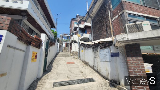 각 건설업체가 그동안 큰 수익성을 가져다준 정비사업 조차도 예전과 달리 선별 수주를 하며 몸을 사리고 있다. 경기 불황 여파에 예전만 못하다는 평가다. 사진은 서울시내 한 재개발 추진 구역. 사진은 기사 내용과 관련 없음. /사진=김창성 기자