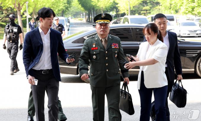 [사진] 공수처 출석하는 김계환 해병대사령관 '채상병 사건 수사 외압 의혹'