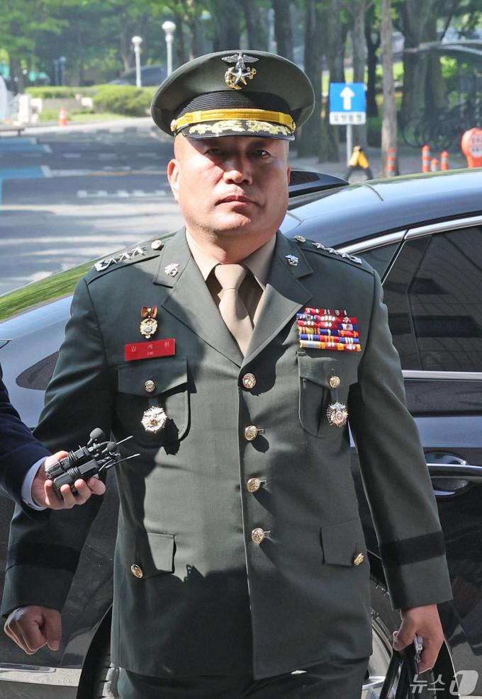 [사진] 공수처로 소환되는 김계환 해병대사령관