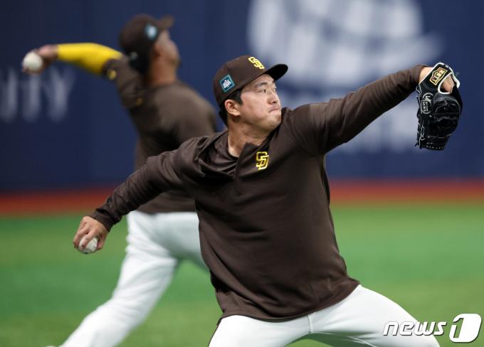 샌디에이고 파드리스 고우석이 미국프로야구(MLB) 공식 개막시리즈를 하루 앞둔 19일 오전 서울 고척스카이돔에서 훈련을 하고 있다. ⓒ News1 박정호 기자