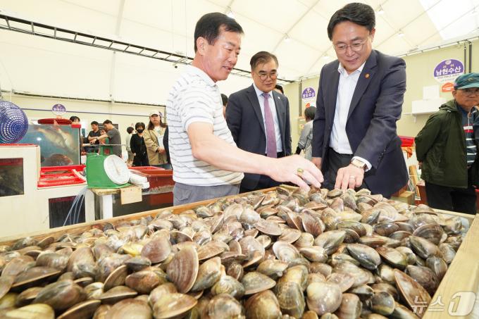 [사진] 화재로 소실된 서천특화시장, 임시시장 개장