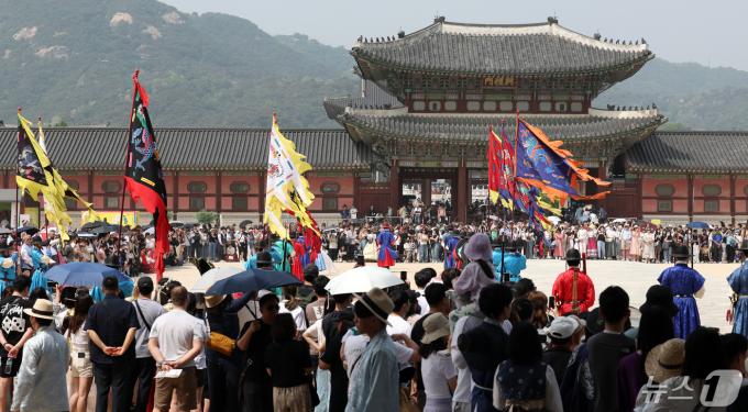 [사진] 북적이는 경복궁