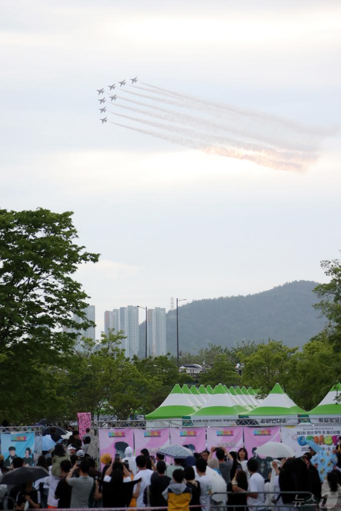 [사진] 광주 광산뮤직ON페스티벌 상공 비행하는 블랙이글스
