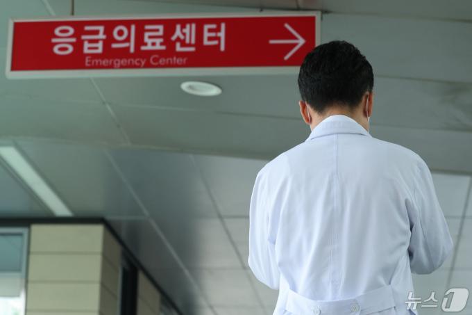 [사진] 연휴 없이 병원 지키는 의료진