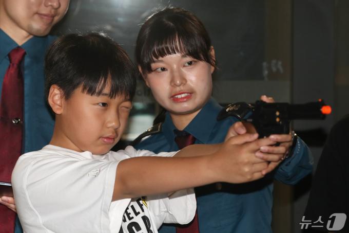 [사진] '떨리는 사격'