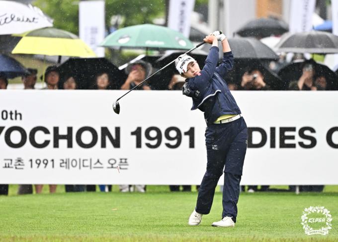 [사진] 티샷 시도하는 박현경