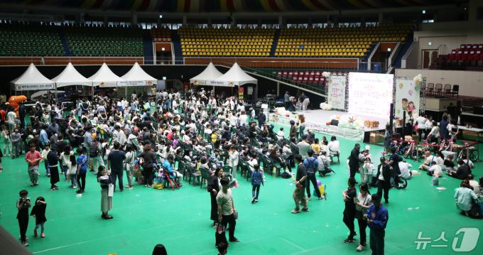 제102회 어린이날인 5일 오전 제주시 한라체육관에서 제주시 주최, 제주시어린이집연합회 주관 기념행사가 진행되고 있다. 2024.5.5/뉴스1 ⓒ News1 오현지 기자
