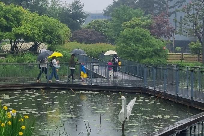 어린이날을 맞아 어린이대공원을 찾은 가족들 2024.5.5/ 뉴스1 ⓒ News1 박혜연 기자