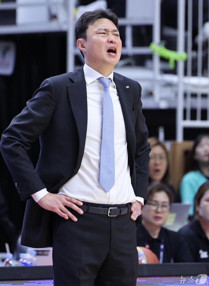 [사진] 송영진 감독 '아쉽다 아쉬워'
