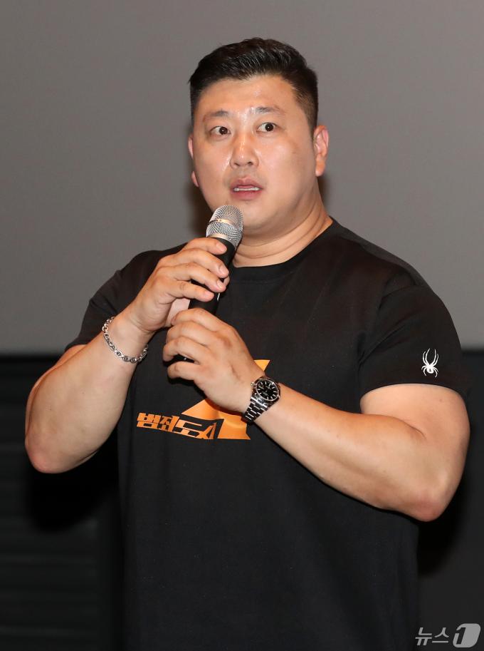 [사진] 허명행 감독 '범죄도시4 관람 감사합니다'