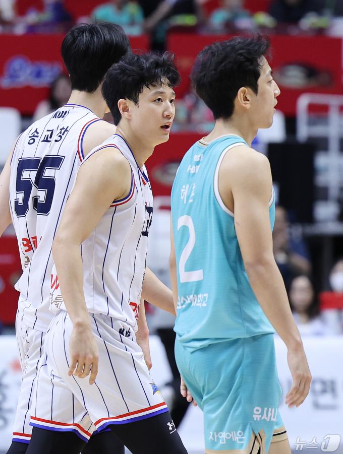 [사진] 2쿼터 마친 허웅·허훈