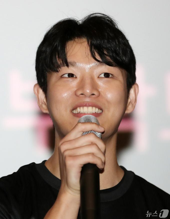 [사진] '범죄도시4' 무대인사하는 배우 김도건