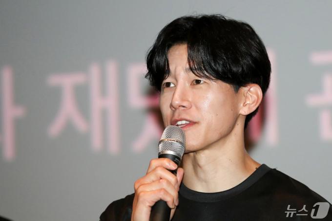 [사진] 인사말하는 배우 김무열