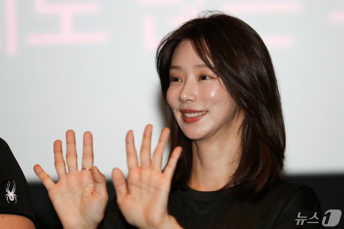 [사진] 범죄도시4 무대인사 나선 배우 이주빈