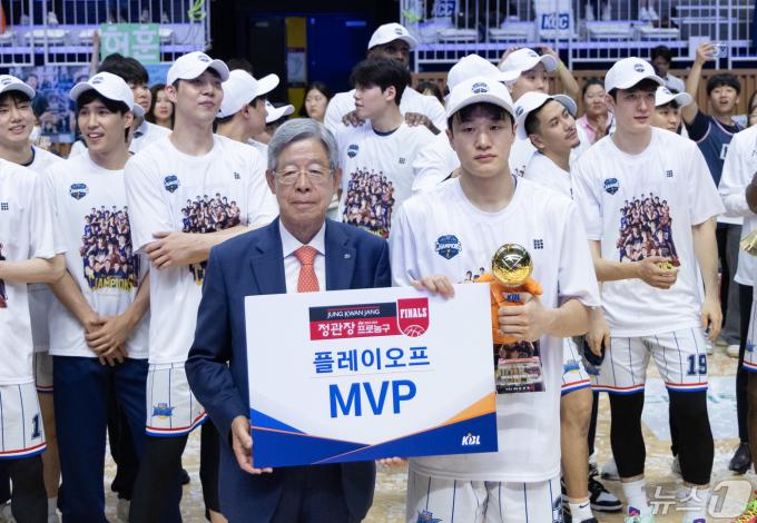 [사진] 허웅 'MVP 주인공'