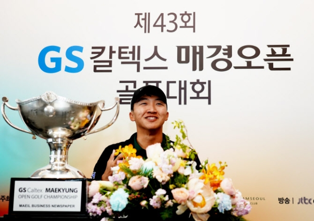 GS칼텍스 매경오픈 정상에 오른 김홍택의 기자회견 모습. /사진= 대회조직위