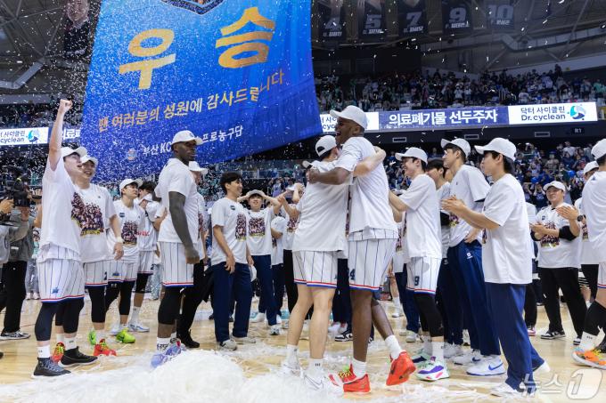 [사진] KCC '우리가 이겼다'