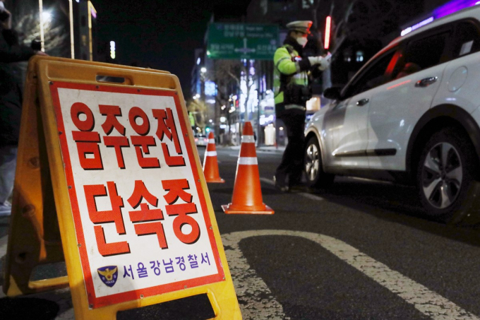 음주운전으로 인한 징역형을 선고받아 집행유예 기간 중 다시 음주와 무면허 운전으로 교통사고를 일으킨 30대 여성이 실형을 선고받았다. /사진=뉴스1