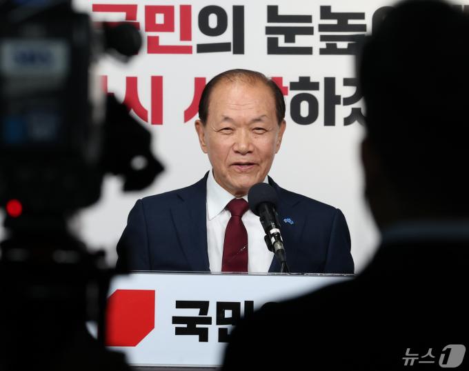 황우여 국민의힘 비상대책위원장이 3일 서울 여의도 중앙당사에서 취임 입장발표 기자회견을 하고 있다. 2024.5.3/뉴스1 ⓒ News1 송원영 기자