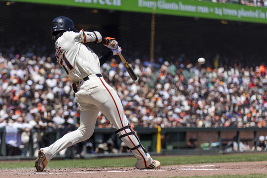 이정후(샌프란시스코 자이언츠) 7일(한국시각) 미국 펜실베이니아주 필라델피아 시티즌스뱅크파크에서 열린 필라델피아 필리스와의 원정경기에서 멀티히트를 기록했다. 사진은 올시즌 이정후의 타격 모습. /사진=로이터