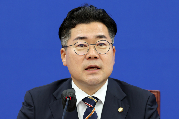 박찬대 더불어민주당 원내대표가 22대 국회 1기 민주당 원내대표단 명단을 발표했다. 사진은 박 원내대표가 7일 서울 여의도 국회에서 열린 원내대책회의에서 모두발언하는 모습. /사진=뉴시스