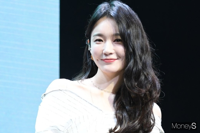 사진은 지난 2019년 서울 마포구 서교동 홍대 무브홀에서 열린 첫 솔로 앨범 '사랑해서 그래' 쇼케이스 무대에 오른 그룹 다비치 멤버 강민경. /사진=장동규 기자
