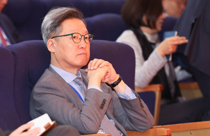 외교부가 정재호 주중국 대사의 부하 직원 갑질 청탁금지법 위반 의혹 등에 대해 징계 사안이 아니라고 판단했다. 사진은 정 대사가 지난달 23일 서울 종로구 외교부 청사에서 열린 2024년도 제외공관장회의 ‘다가가는 경제·민생 외교’ 주제토론에 참석한 모습. /사진=뉴스1 