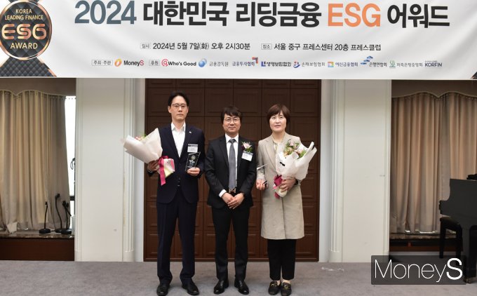 [머니S포토] '신한투자·미래에셋' ESG어워드, 증권부문 리더 수상