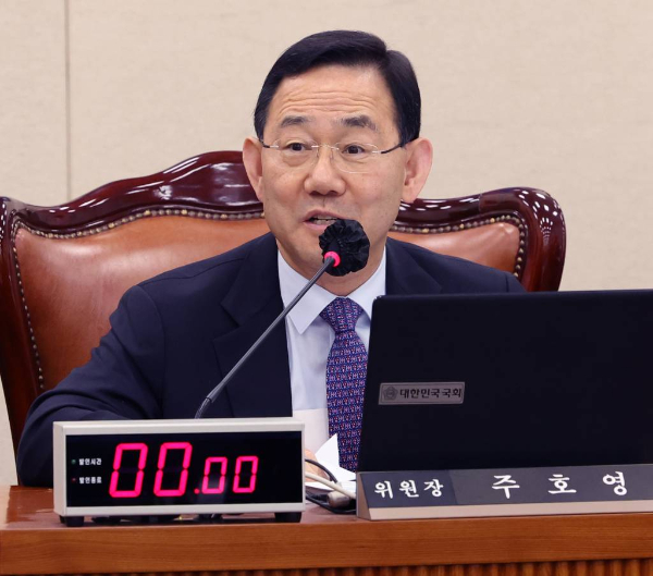 주호영 국회 연금개혁특위 위원장이 지난달 30일 서울 여의도 국회에서 열린 연금개혁특별위원회 전체회의에서 발언을 하고 있다. /사진= 뉴스1