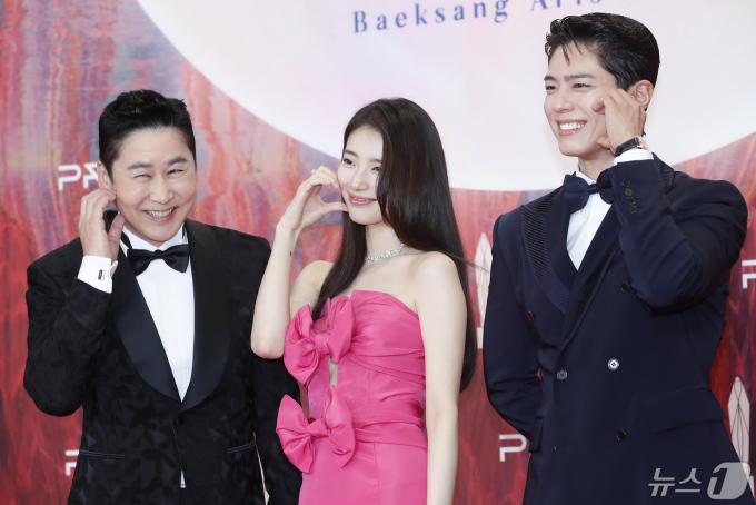 [사진] 신동엽·수지·박보검, 볼 하트가 좋아