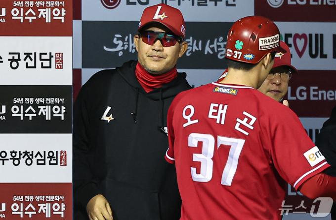 [사진] 선취점에 기쁜 이숭용 감독